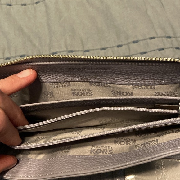 Lavender Michael Kors Wallet - Picture 3 of 5